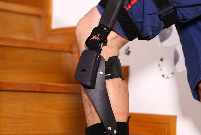 让走路变得更省力,这款膝部助力器穿上之后登山不费劲