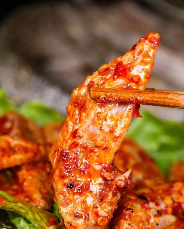 翅尖独特得肉质口感加上火锅的汁料配合,天衣无缝,根本好吃到停不下来