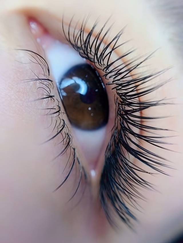 嫁接睫毛过程中如何避免过敏的问题发生?