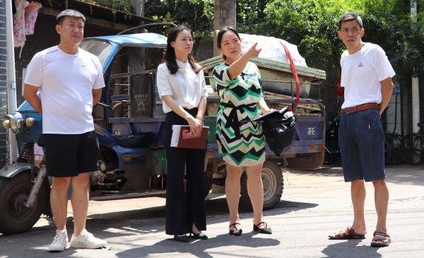 座谈会上,马雅琴听取了社区负责人对近期"三创"工作任务落实情况的