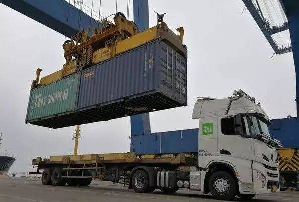 一天开车14小时,月工资最高12000,台湾货柜司机同样不易