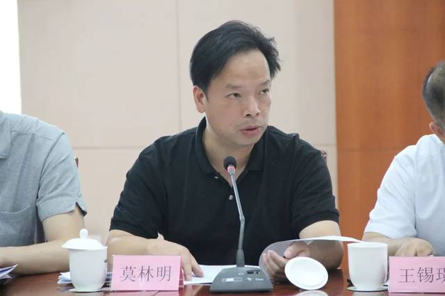 会邀请了市委党校决咨处处长唐颖,区委研究室主任朱加军作为点评嘉宾