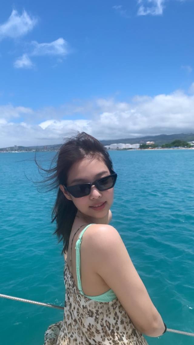 jennie个人ig海边度假日记公开~女神的完美海上时光