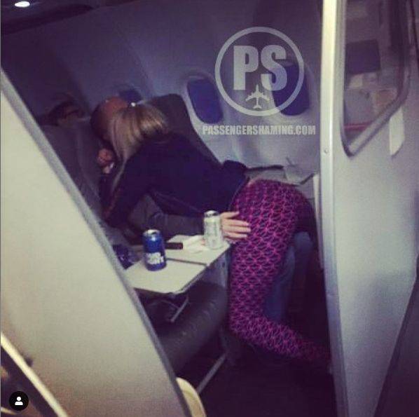 在飞机上看到了不可描述的画面,吓得留学生分分钟想弃机逃命