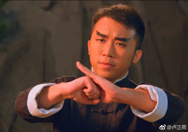 《大侠卢小鱼》杀青,卢正雨沙雕剧重现江湖,老