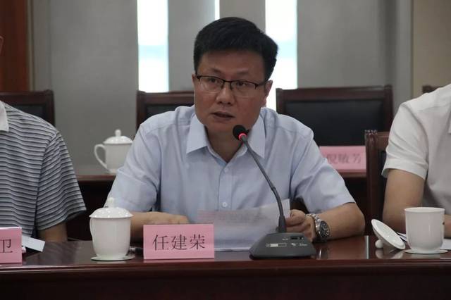 会邀请了市委党校决咨处处长唐颖,区委研究室主任朱加军作为点评嘉宾