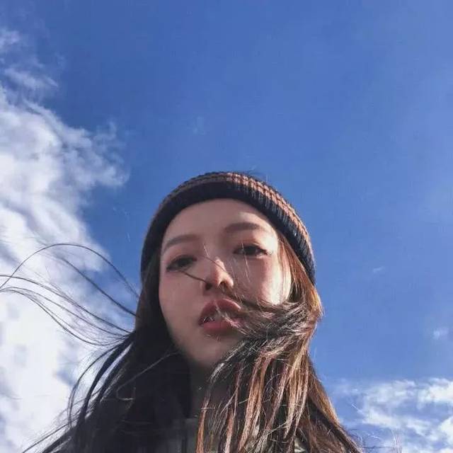 头像| 不必把悲伤弄得众人皆知,除非你很爱当小丑