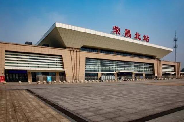 今天起荣昌北站凭身份证刷脸进站!实行电子客票