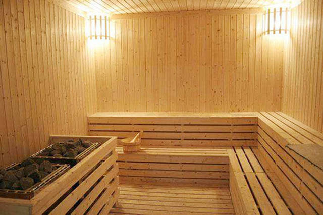 装修桑拿房家用时为何多人选择装干蒸房而不是湿蒸房?