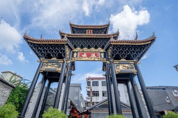 气势恢宏的牌楼