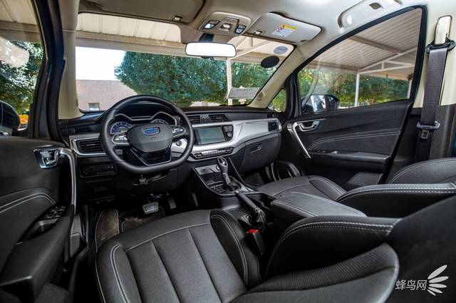 硬派选手的自信 大漠深处试驾吉利远景x3