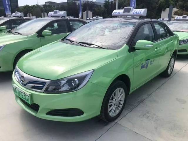 薄荷绿,纯电动,自动挡 西安纯电动出租车亮相