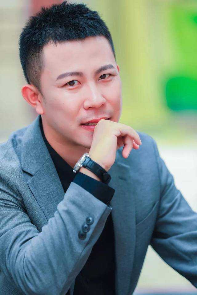 永定河孔雀城人物志丨基层员工化身时尚大咖讲述照片背后的温情故事