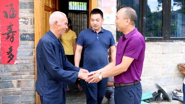 何昌平一行走访慰问退伍军人_手机搜狐网