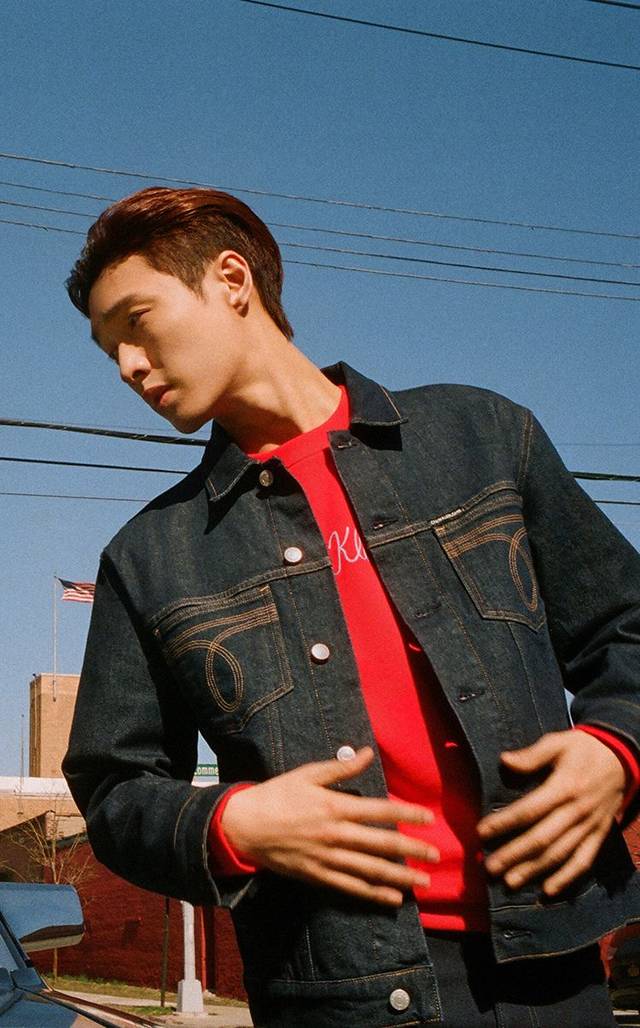 无限靠近 calvin klein 全球双代言人张艺兴