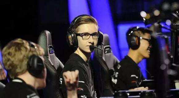 fanatic的ad选手reckless,也被称作欧成,因为有人说他是欧洲的高学成