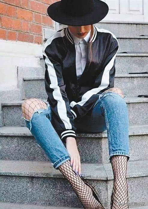 "烂大街"的牛仔裤这么穿,尽显时尚霸气范,让你"女人味"十足_手机搜狐