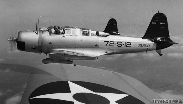 原创图说:sb2u"辩护者"世界第一款舰载单翼高速俯冲轰炸机