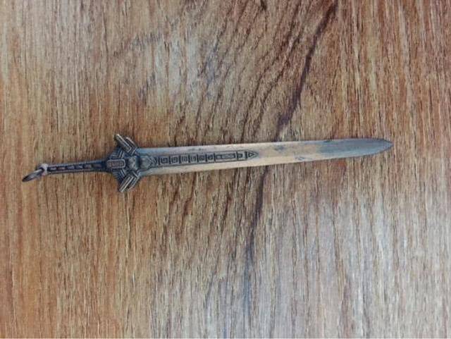 杨过内力深厚为何得到玄铁剑依然是握不住