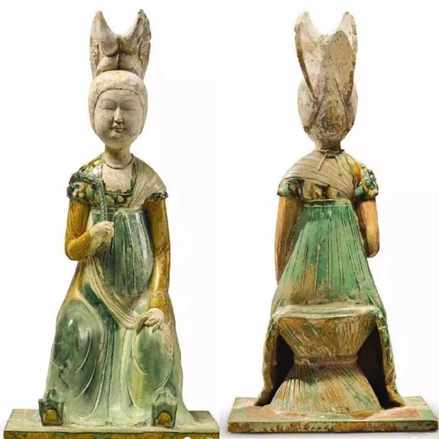 坦领胸前瑞雪眼底桃花