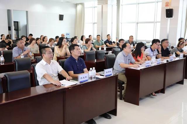 跨越两大洲、五个地区的公司青年英语演讲比赛