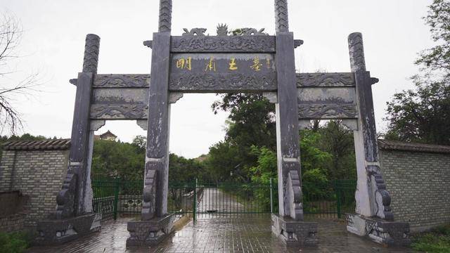 榆中县门口的雕像是谁图片