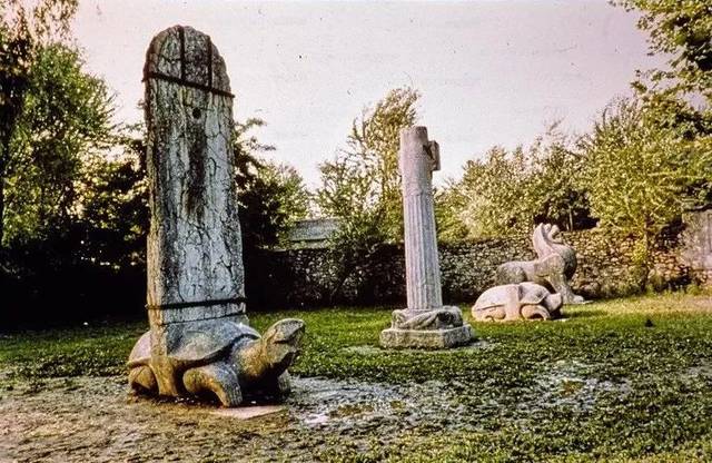 梁安成康王萧秀墓石刻,1988