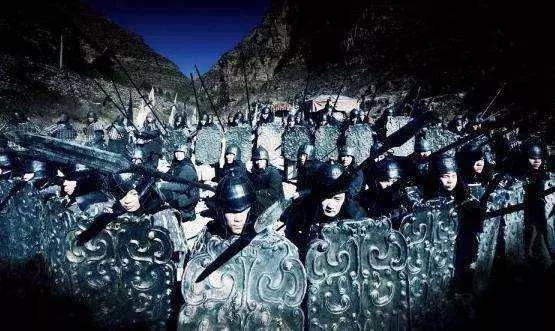 当时的方阵,以一"行"为一小方阵,其中每"什"成一路纵队,10什并列组成