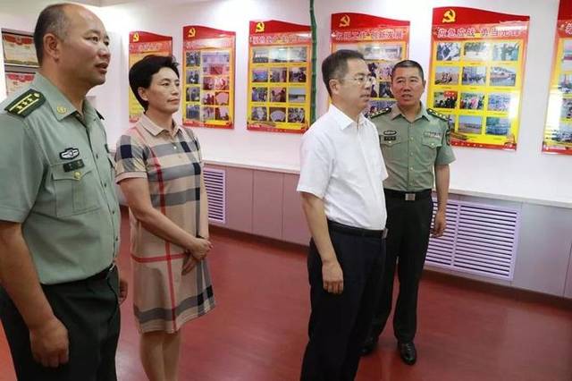 区委副书记,区长付秀芳,区委常委,人武部长李向阳及市区相关部门负责