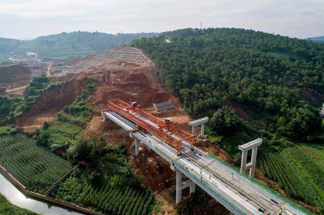 都香高速昭金段全线首座单幅t梁顺利架设完成_手机搜狐网