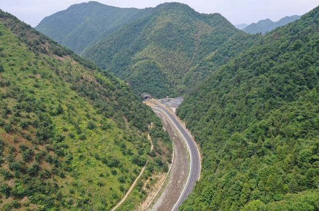 近日, 330国道淳安临岐至临安湍口段改建工程(临安段)顺利通过专家组