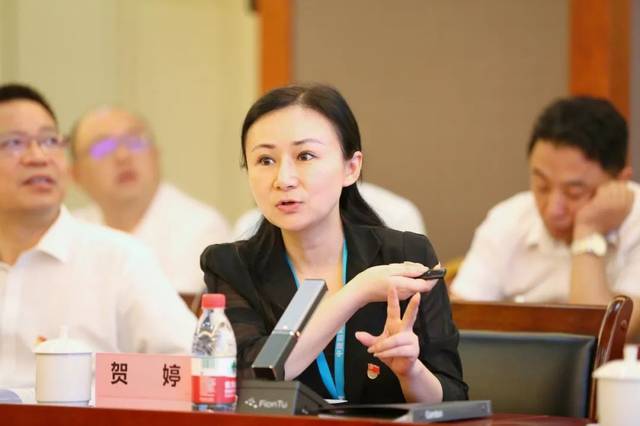 中建四局总经济师贺婷从 规划布局,产业链条,保障服务,特色业务等方面