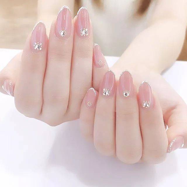 你的指甲太单调了,快来get好看的美甲!