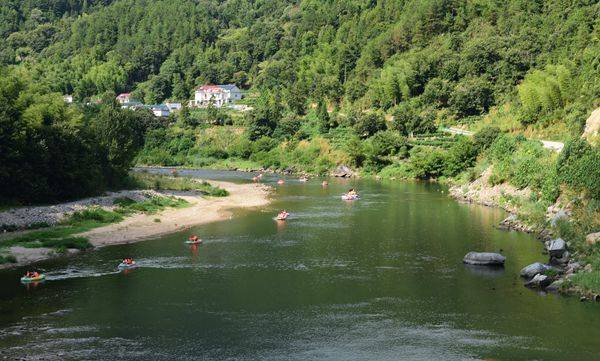 安徽岳西:人间仙境桃花溪,逐波漂流觅清凉