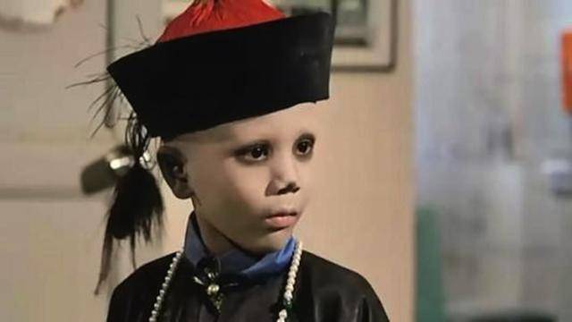 林正英僵尸电影御用童星何健威神隐26年,为学