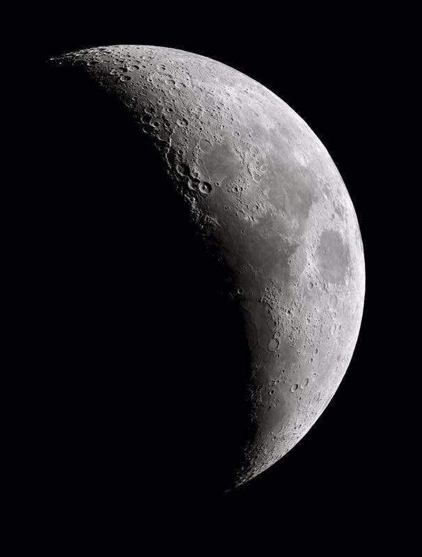 一个整圆,故月亮在初七初八达到半圆的样子,这在天文学上称之为上弦月