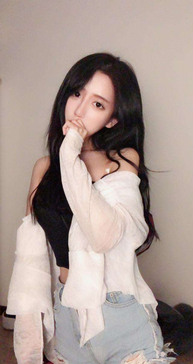 斗鱼一姐呆妹儿16万"玩具"曝光,看到实物后,网友:贫穷限制了我的想象!