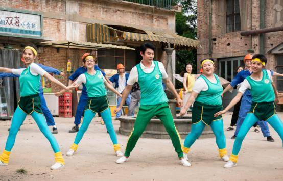 艾伦喊你来《堡垒前线》跳大象舞