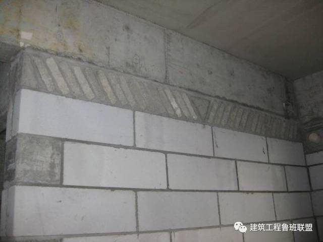 蒸压加气混凝土砌块,清骨料混凝土小型空心砌块部应与其他块体混砌,不