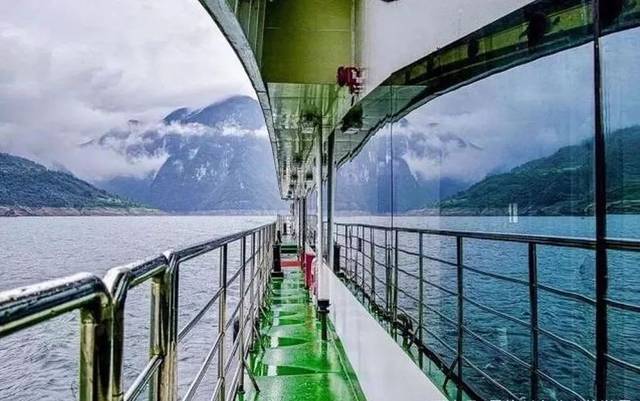 全程5小时; 游客中心—浑水河大桥—密岩岭—红花淌石林—旗峰山—大