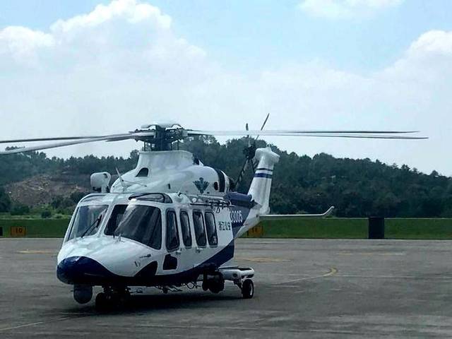 今天上午,浙江省公安警務航空隊出動兩架aw139型警用直升機,從東陽