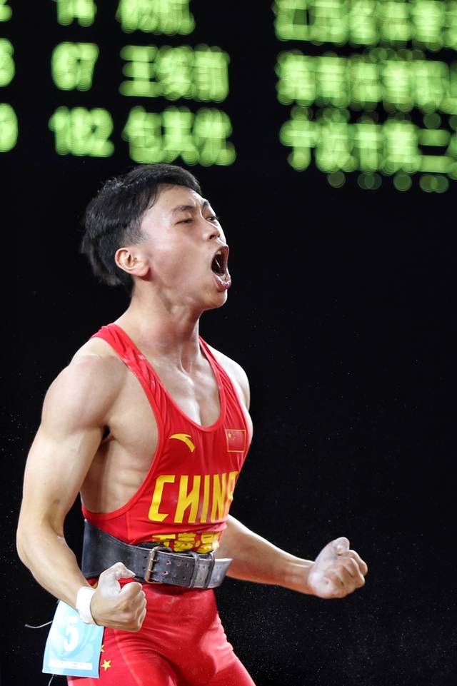 举重体校甲组男子55公斤级赛况