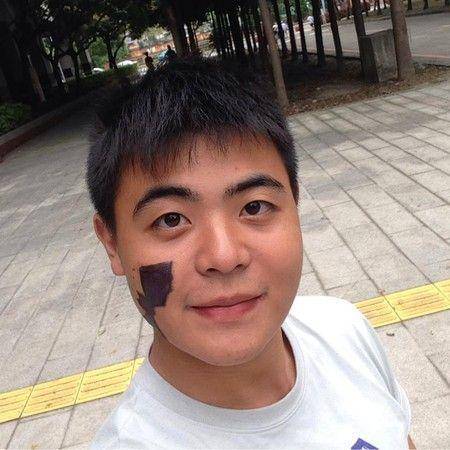 时间过得真快,一转眼10年过去了,当时在剧中扮演江裕树的章柏翰也早已