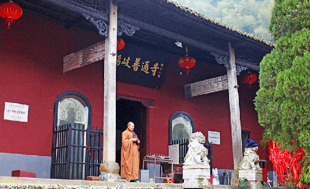 景区,地下艺术长廊,洞内常年18摄氏度,是消暑度假好去处;杨岐普通寺