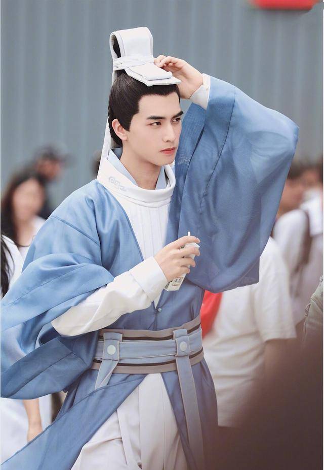 鞠婧祎新剧《云上学堂》戏份杀青,看到男主颜值后,又要追剧啦