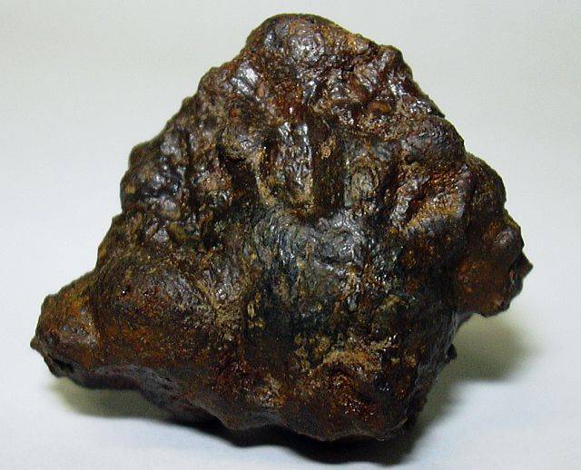 主要由硅酸盐矿物与少量的铁镍金属组成,由于石陨石所含的硅酸盐矿物
