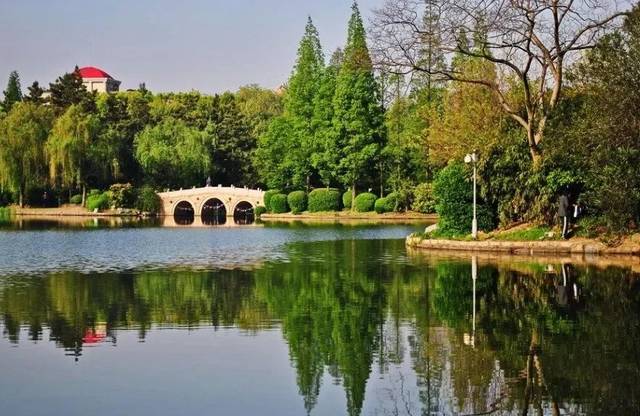 杨浦公园原名控江公园 是杨浦区的 老牌子公园了 一年四季都能看到 载