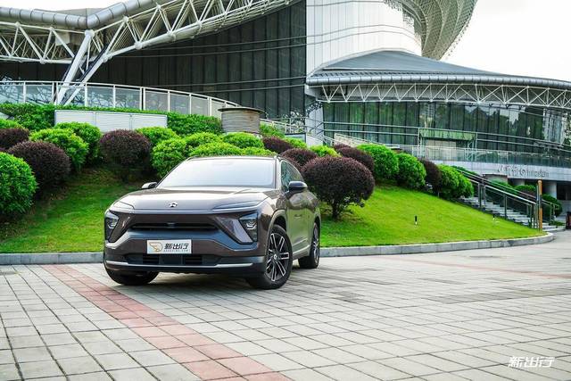 此次测试车为搭载 70kwh 电池包的蔚来 es6 星云紫首发纪念版,官方