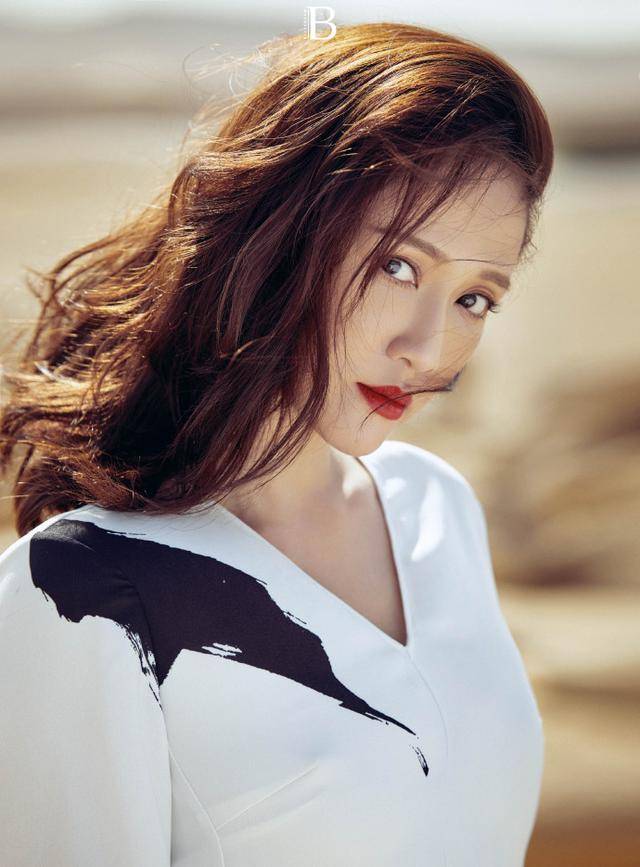 原来陈乔恩也是"侧脸控",拍照只肯露右脸,看久了感觉要落枕_手机搜狐