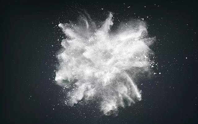 人体吸入生产性粉尘后,可刺激呼吸道,引起 鼻炎,咽炎,支气管炎等上